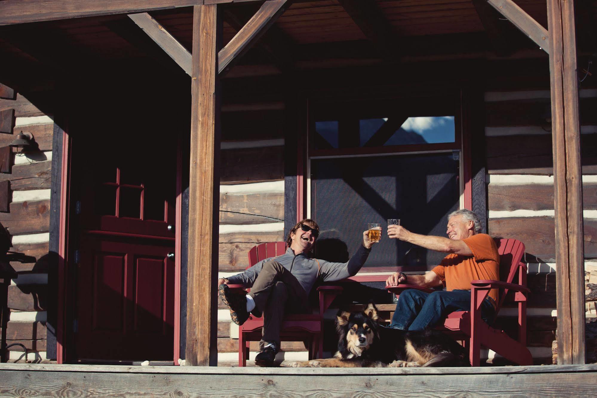 Nipika Mountain Resort Radium Hot Springs Exterior foto