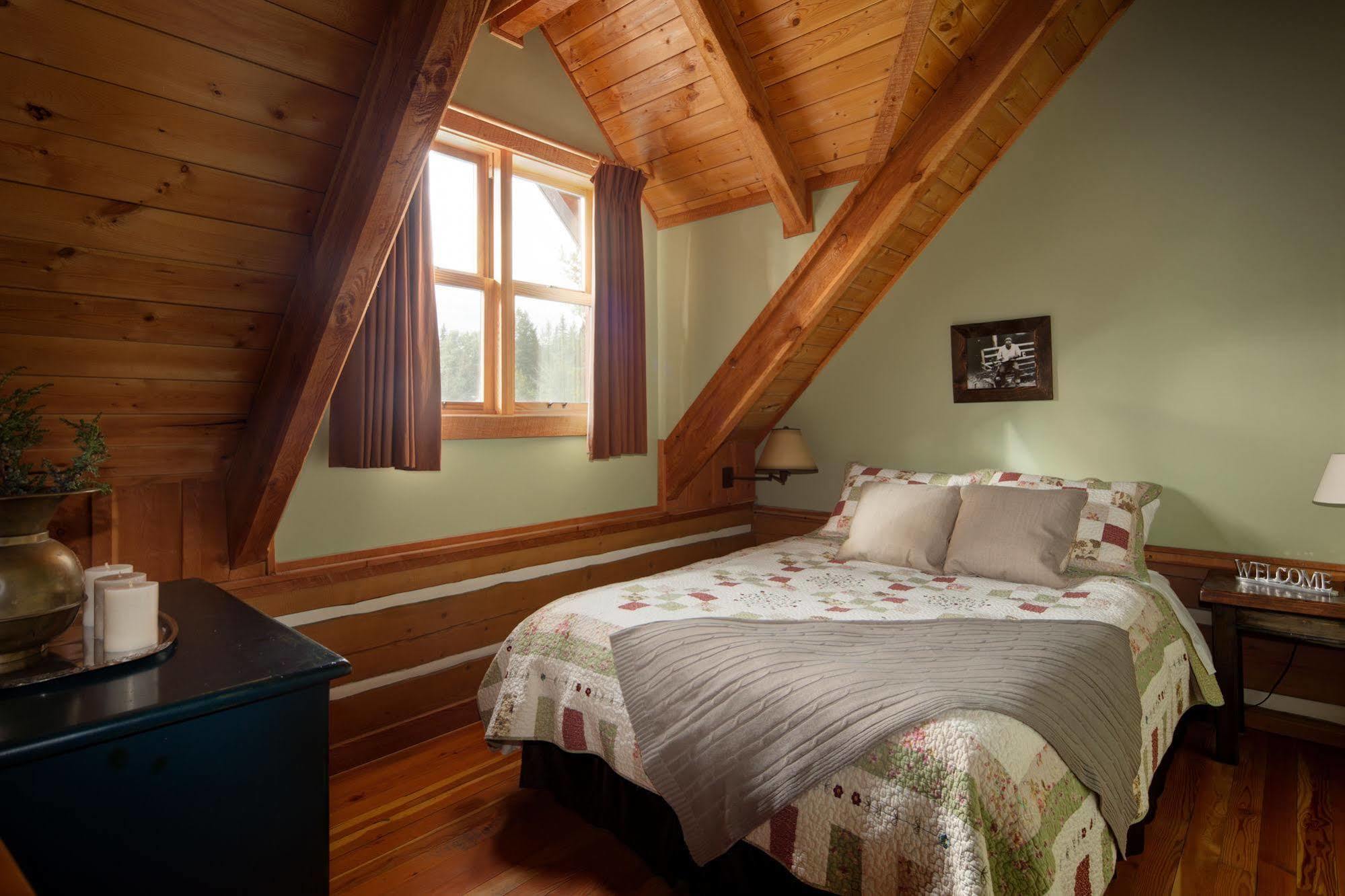 Nipika Mountain Resort Radium Hot Springs Exterior foto